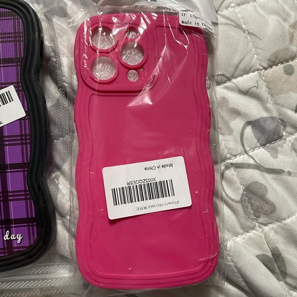 New set/2 phone cases for 15 pro max - Picture 4 of 5